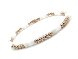 Armband Charlotte rosé met witte jade edelsteen en real gold plated balletjes