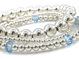 Armband Elyn met licht blauw Swarovski crystal en Sterling zilveren balletjes