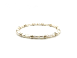 Armband Anna met real gold plated balletjes en witte ovale zoetwaterparels