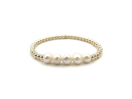 Armband Bella met real gold plated balletjes en 5 grote witte zoetwaterparels