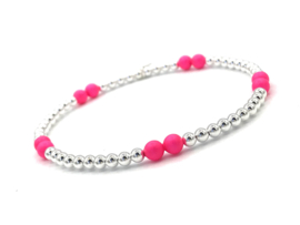 Armband Milena met Sterling zilveren balletjes en neon roze Swarovski pareltjes