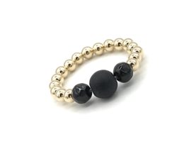 Stretch ring Cato met real gold plated balletjes en zwarte onyx edelsteen