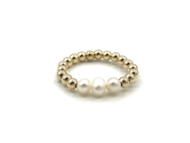 Stretch ring Mina met real gold plated balletjes en witte zoetwaterpareltjes