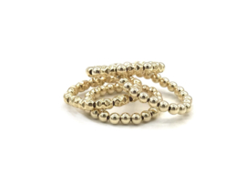Stretch ring Kira met ovale gehamerde en real gold plated balletjes