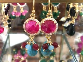 Oorbellen met rozet van rood/roze robijn edelsteen en turquoise  druppel