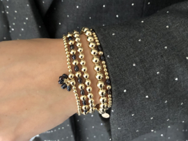 Armband Malou met real gold plated balletjes en zwarte ovale pareltjes