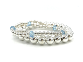 Armband Elyn met licht blauw Swarovski crystal en Sterling zilveren balletjes