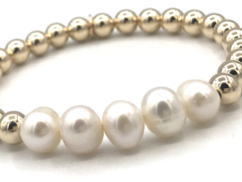 Armband Rosa met witte parels en real gold plated balletjes