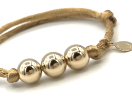 Armband Silk goud met real gold plated balletjes op goudkleurig satijnkoord