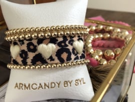 Armband Leopard heart met geborduurde crème hartjes