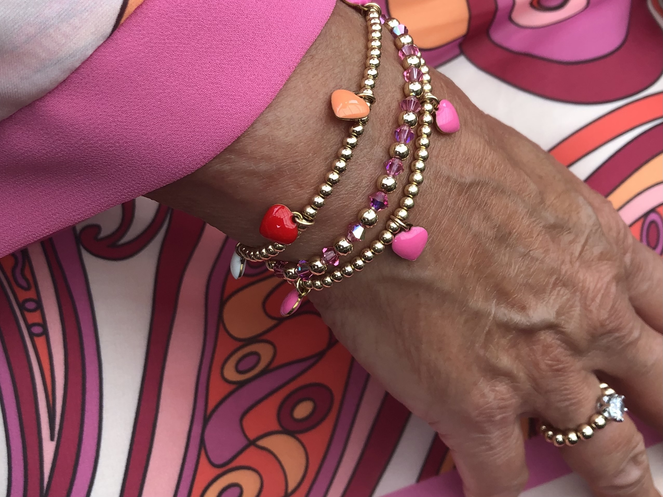 Armband Macy pink met real gold plated balletjes en gekleurde hartjes