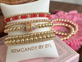 Armband Fee met real gold plated balletjes en gekleurd tussenstukje