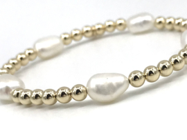 Armband Hira big met real gold plated balletjes en grote witte zoetwaterparels