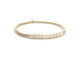 Armband Hailey met real gold plated balletjes en witte zoetwaterpareltjes