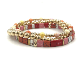 Armband Tila pink met gold plated balletjes en edelsteen