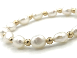 Armband Suze met witte zoetwaterparels en real gold plated balletjes