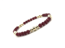 Armband Berber met real gold plated bolletjes en facet geslepen bordeaux rood chalcedoon edelsteen