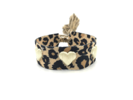 Armband Leopard heart met geborduurde crème hartjes