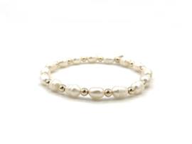 Armband Aurora met real gold plated balletjes en witte ovale zoetwaterparels