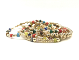 Armband Safiya met real gold plated balletjes en gekleurde edelstenen