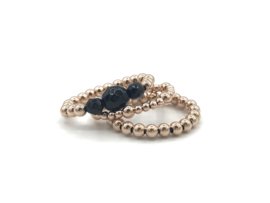 Stretch ring Evy met real gold plated balletjes en zwarte onyx edelsteen