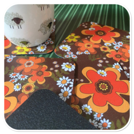 Oranje  Bruine onderzetters -flower power 4 stuks