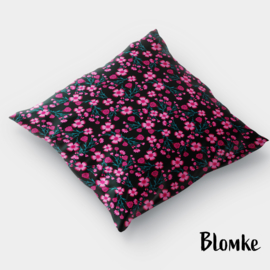 Bloemen kussen Blomke zwart met roze