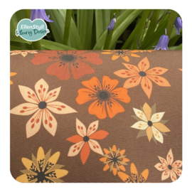 kussen Maya bruin met oranje bloemen