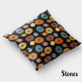 Grafisch kussen Stones Flowers  zwart