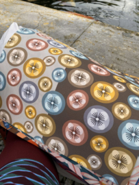 Retro bloemen kussen Suus  beige