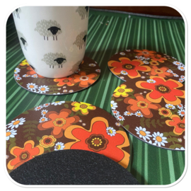 Bruine onderzetters - bloemen retro stijl