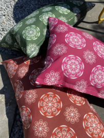 Retro kussen - Rood kussen Peet voor buiten