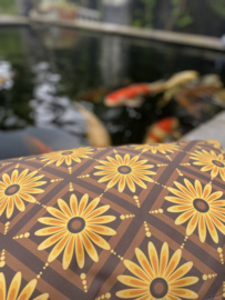 Retro kussen bloemen tegel Bobby bruin