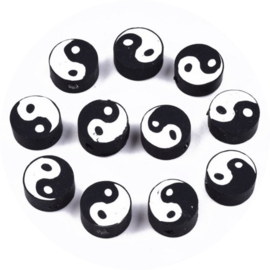 Polymeer kralen yin-yang – ca. 10×10×5 mm – 5 stuks (zwart/wit)