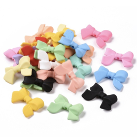 Kralen kunststof grote strik – 24x32x5 mm – 5 stuks