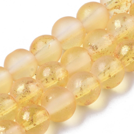 Glaskralen mat met goud lichtgeel – 6,5mm – rijggat 1,2mm – ca. 65 stuks