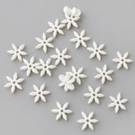 Kunststof kralen sneeuwvlok wit – 12×12×5 mm – ca. 50 stuks