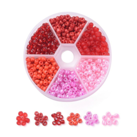 Rocailles mix rood/roze in opbergdoos – ca. 4 mm – ca. 85 gram