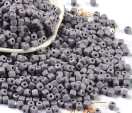 Kunststof kubus kralen 4mm grijs – per 10 gram