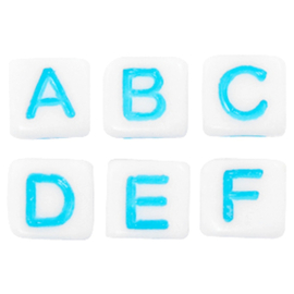 Letterkralen kubus wit met blauw – 6×6 mm – rijggat 3,5 mm – per 400 stuks – OP=OP