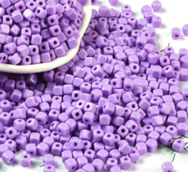 Kunststof kubus kralen 4mm paars – per 10 gram