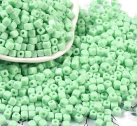 Kunststof kubus kralen 4mm mintgroen – per 10 gram