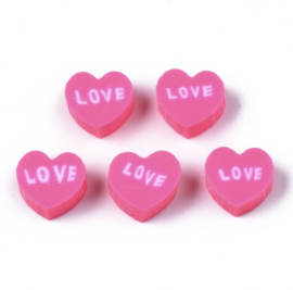 Polymeer kralen hart “LOVE” – ca. 8×9×4 mm – 5 stuks (roze)