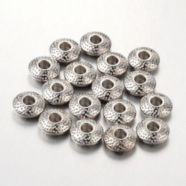 Spacer kralen zilverkleurig rondel 8x3mm – rijggat 2,5mm – 50 stuks