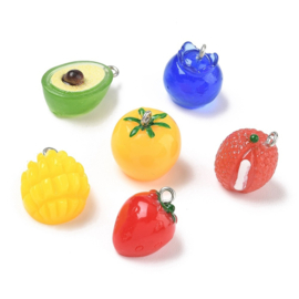 Resin bedels fruit – mix – ca. 20x18x15mm – 5 stuks