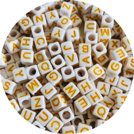 Letterkralen blok 6mm – wit/geel letters – 100 stuks