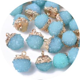 Hanger druzy bol – blauw, goudkleur – 15×14×12 mm (per stuk)