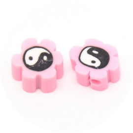 Polymeer kralen bloem yin-yang – ca. 10×10×4 mm – 5 stuks
