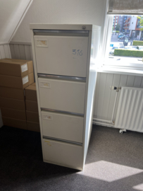 Hoge metalen ladekast