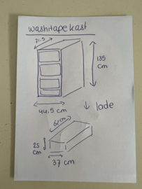Hoge metalen ladekast